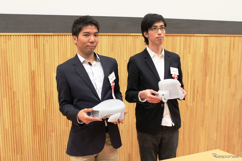 九州大学　チーム名KIDの中井孝信氏（左）と、千葉大学　チーム名PDLの西村隆氏