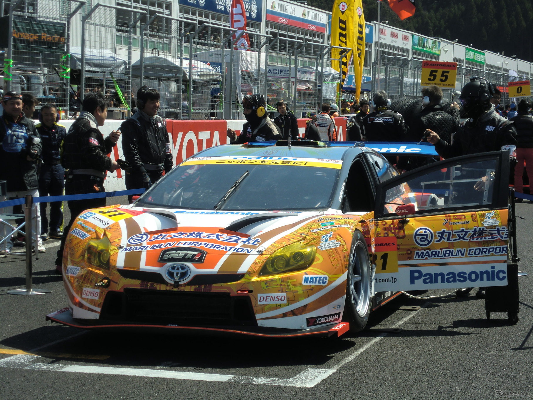 GT300ポール発進の#31 プリウスはリタイア。