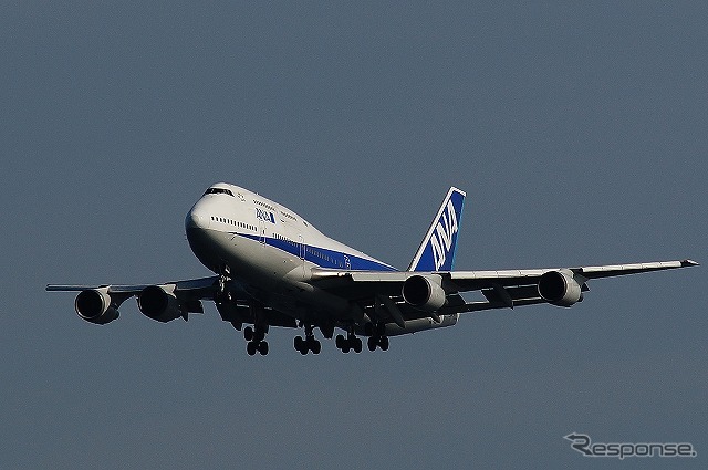 最後のジャンボ、ANAのボーイング747-400D、JA8961は3月31日の15時13分、羽田空港のA滑走路（16L）に着陸した。