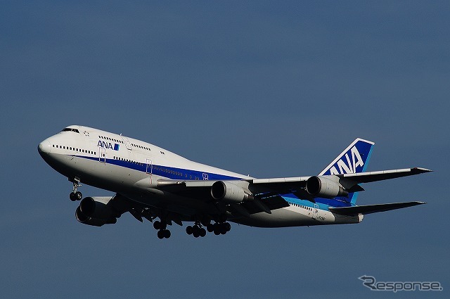 最後のジャンボ、ANAのボーイング747-400D、JA8961は3月31日の15時13分、羽田空港のA滑走路（16L）に着陸した。
