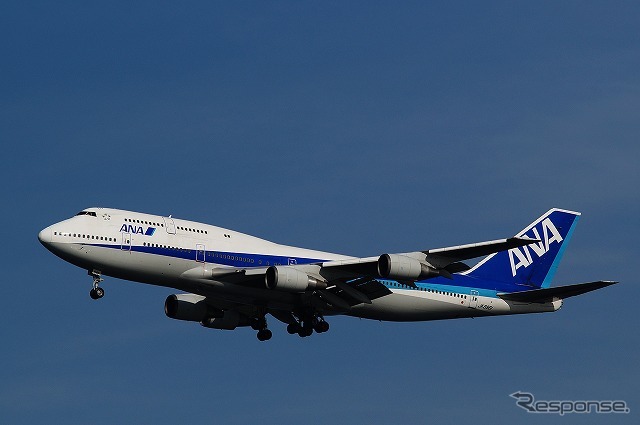 最後のジャンボ、ANAのボーイング747-400D、JA8961は3月31日の15時13分、羽田空港のA滑走路（16L）に着陸した。