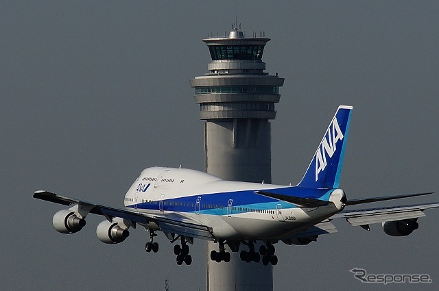 最後のジャンボ、ANAのボーイング747-400D、JA8961は3月31日の15時13分、羽田空港のA滑走路（16L）に着陸した。