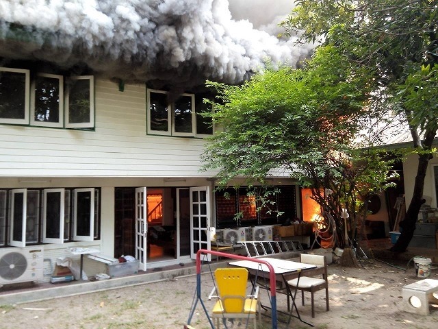 タイ財務省近くで火事