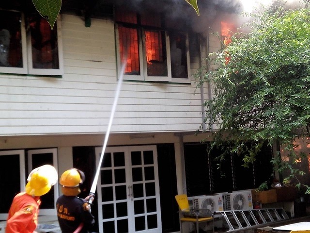 タイ財務省近くで火事
