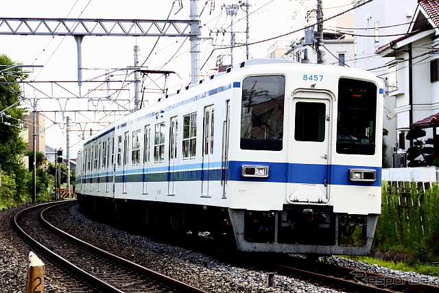 東武鉄道と春日部市は、5月に行われる「大凧あげ祭り」に合わせて電車2編成にヘッドマークを掲出する。野田線では8000系の1編成に掲出する