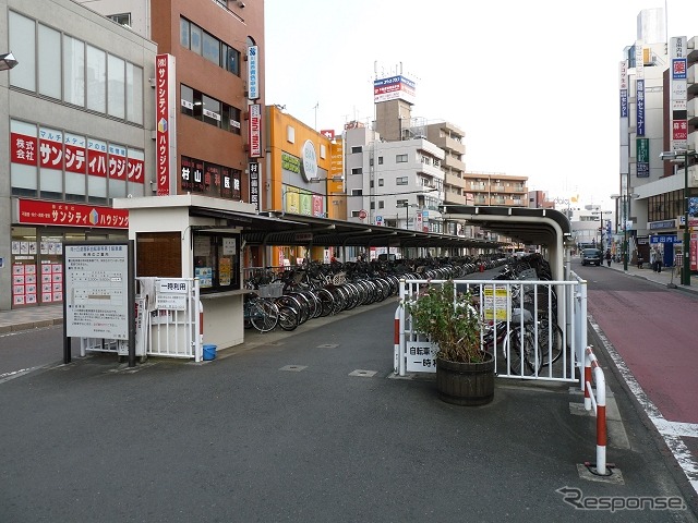 向ヶ丘遊園駅の駅前にあった高架のモノレール乗り場は撤去され、駐輪場に変わった。