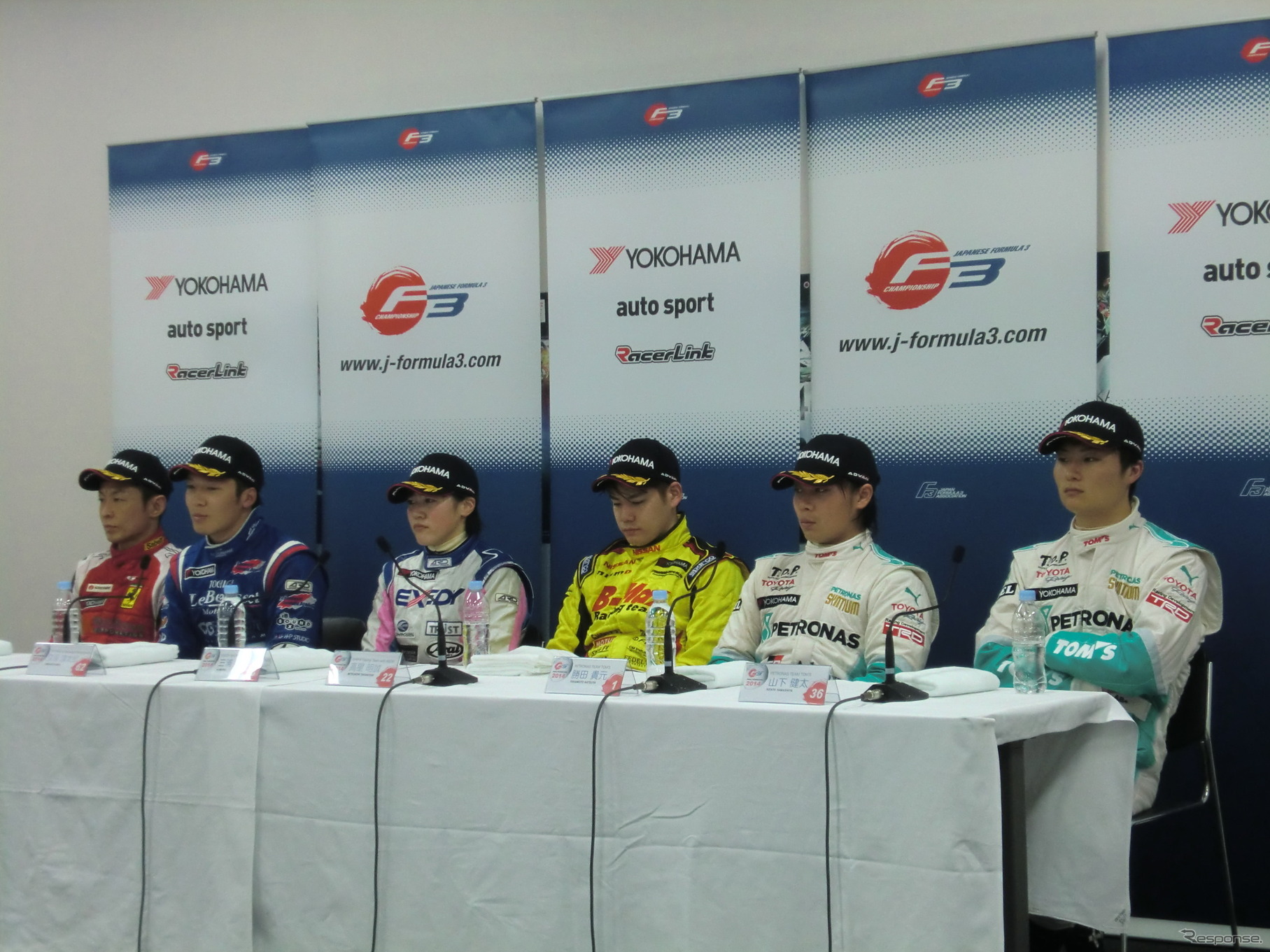 左から第2戦のNクラス3位小泉、2位久保、優勝三浦、総合の優勝高星、2位勝田、3位山下。