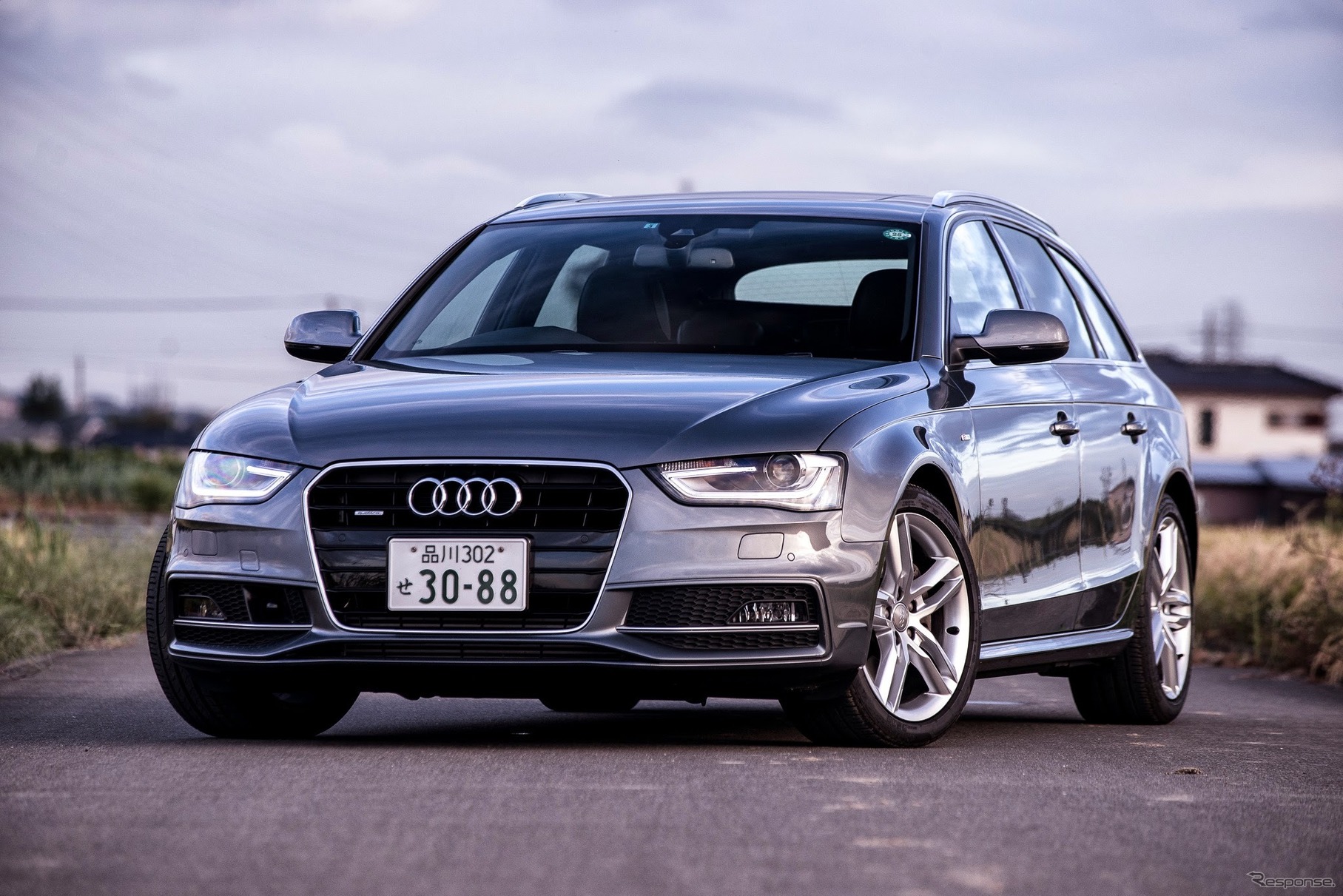 アウディ A4 アバント  2.0 TFSI クワトロ