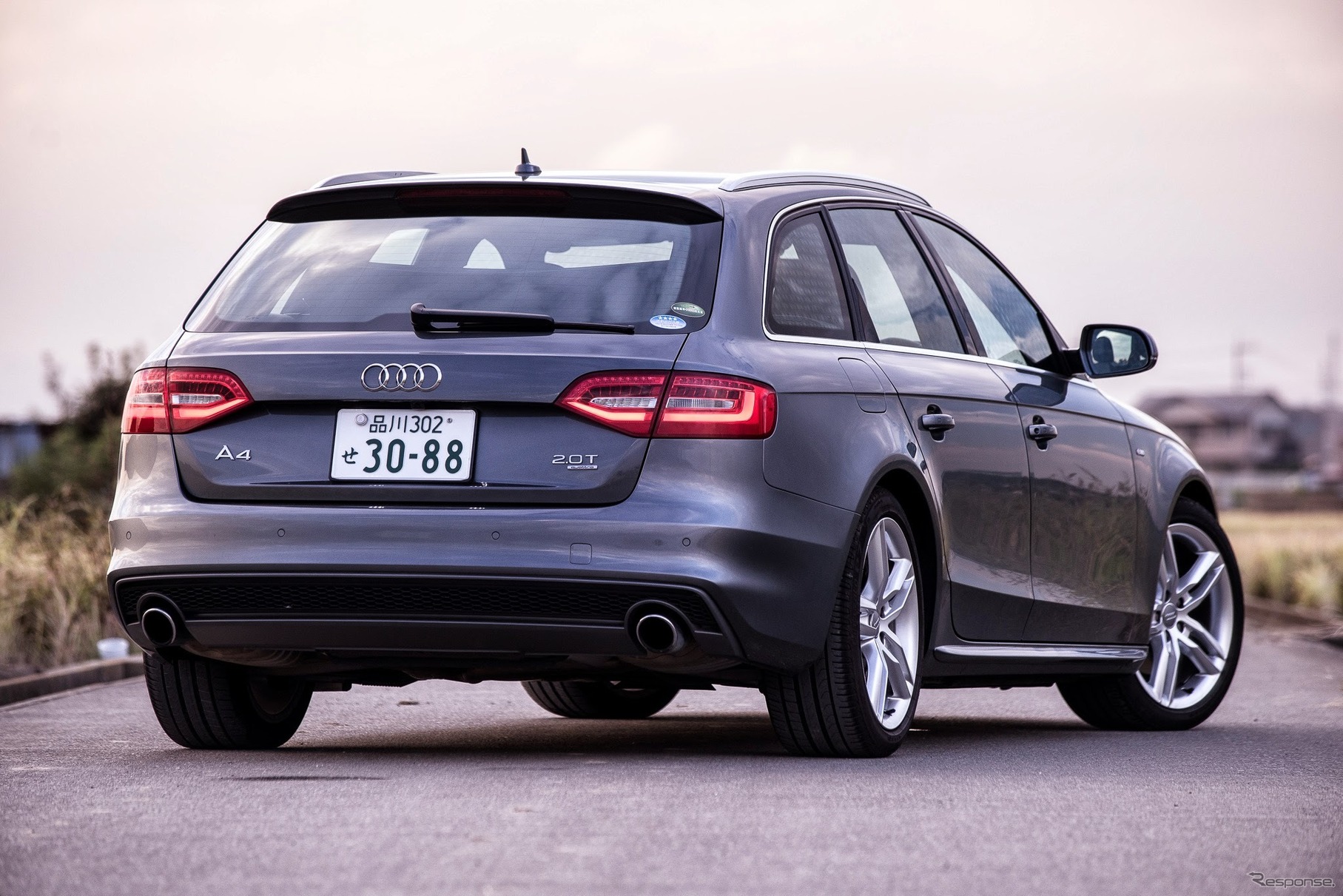 アウディ A4 アバント  2.0 TFSI クワトロ