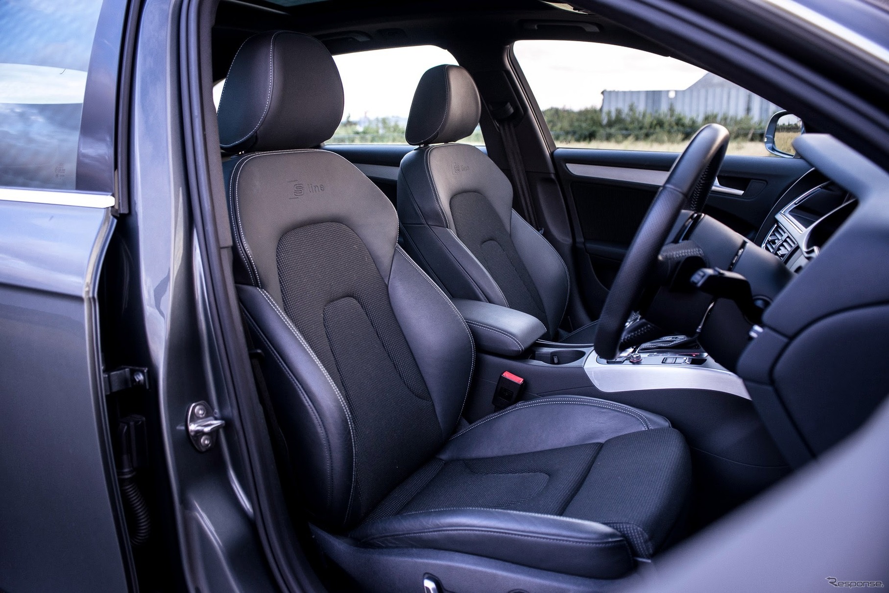 アウディ A4 アバント  2.0 TFSI クワトロ