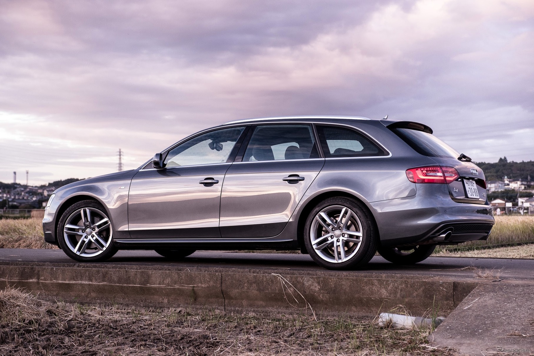 アウディ A4 アバント  2.0 TFSI クワトロ