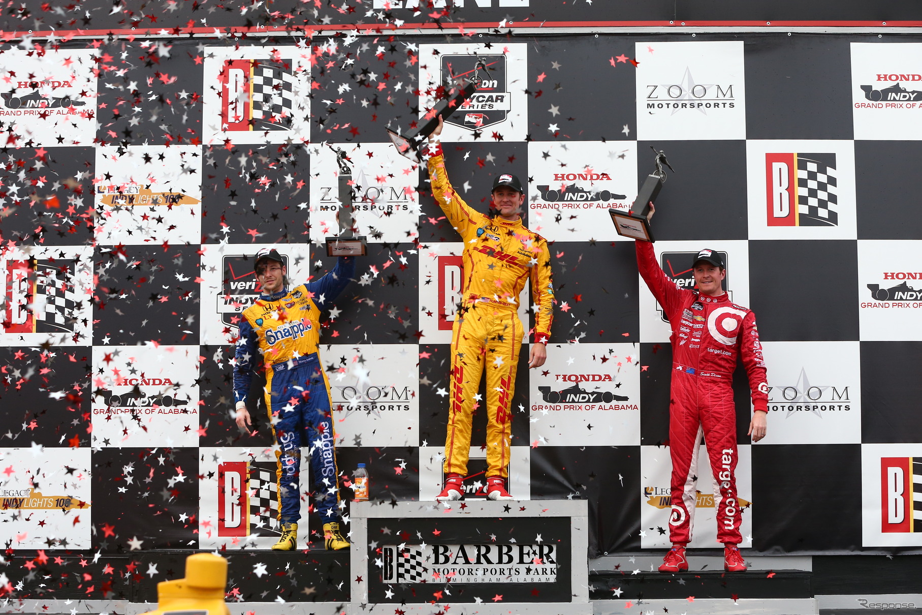 左から2位アンドレッティ、優勝ハンターレイ、3位ディクソン。写真：INDYCAR