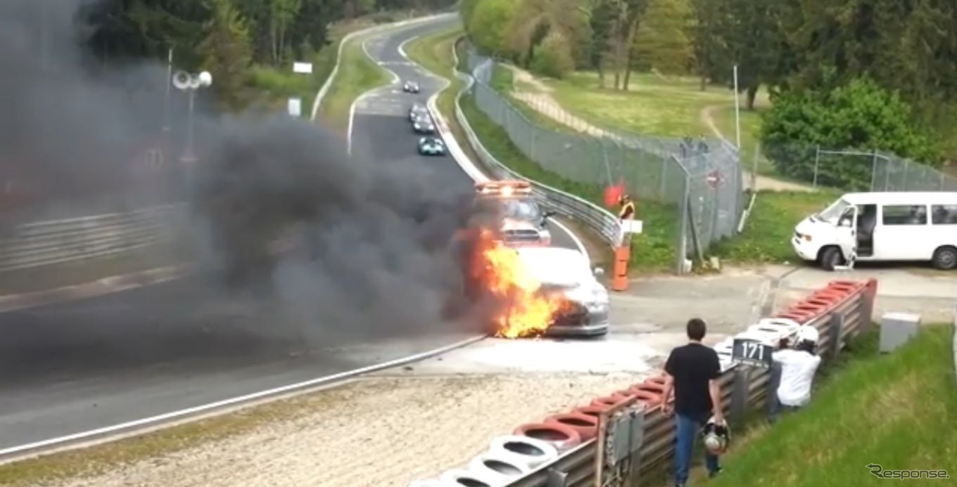 独ニュルブルクリンクで車両火災を起こした日産GT-R