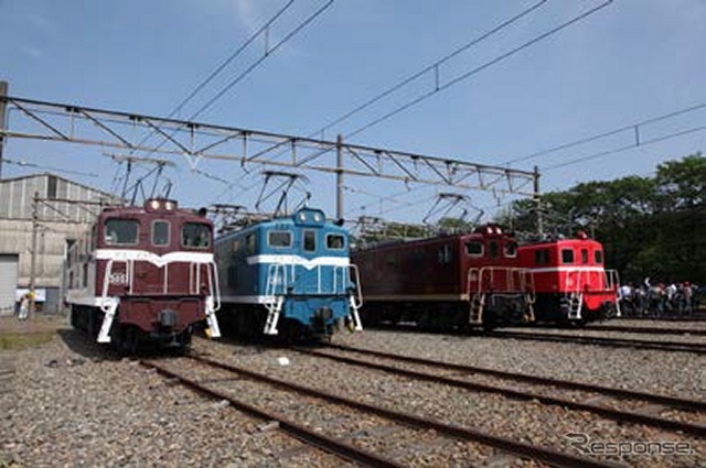 『SLパレオエクスプレス』のほか秩父鉄道所有の電気機関車なども展示される。