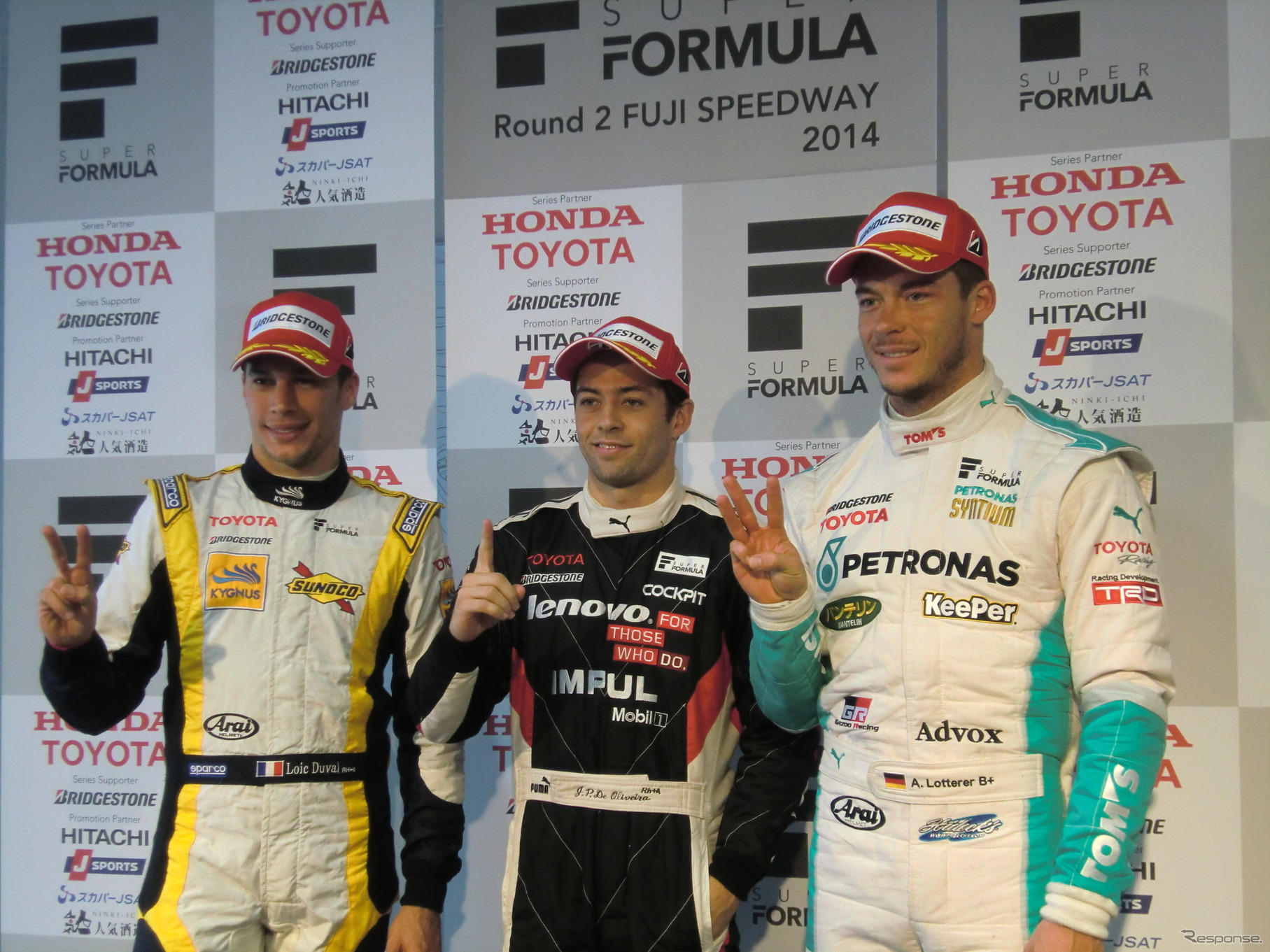 レース1の予選上位。左から2位デュバル、ポールのオリベイラ、3位ロッテラー。