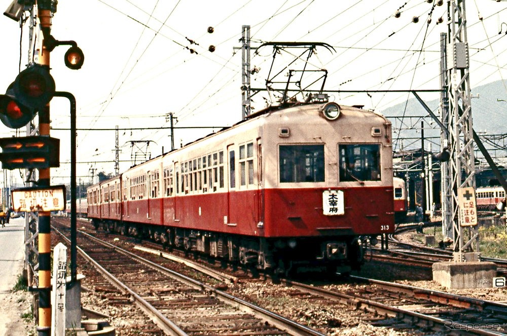 大牟田線で運転されていた頃の313形。現存する315号編成が写真の旧塗装に塗り替えられ、5月23日から運転を開始する。