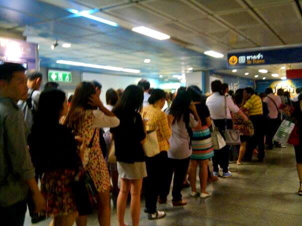 地下鉄スクムビット駅（２２日）