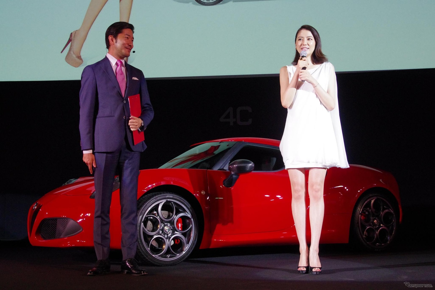 女優の長澤まさみさんが、アルファロメオの新型『4C（フォーシー）』発表会に駆けつけた