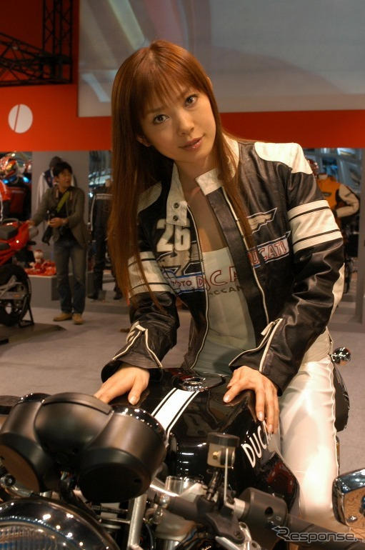 【東京モーターショー05】コンパニオン写真蔵…その15、フラッシュビーム!!
