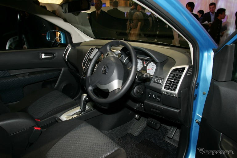 【東京モーターショー05】写真蔵…日産 ウイングロード 新型、発売直前