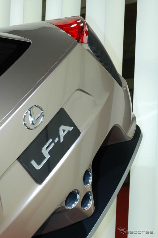 【東京モーターショー05】写真蔵…レクサス LF-A、V10