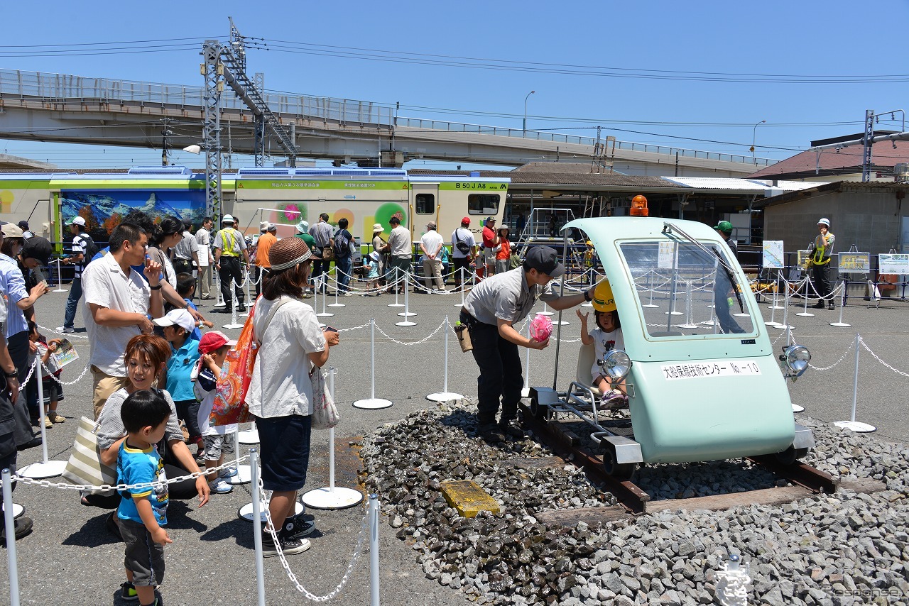 6月14日から始まった「よこすかYYのりものフェスタ2014」。海上自衛隊横須賀地方総監部は護衛艦や哨戒ヘリを公開した。