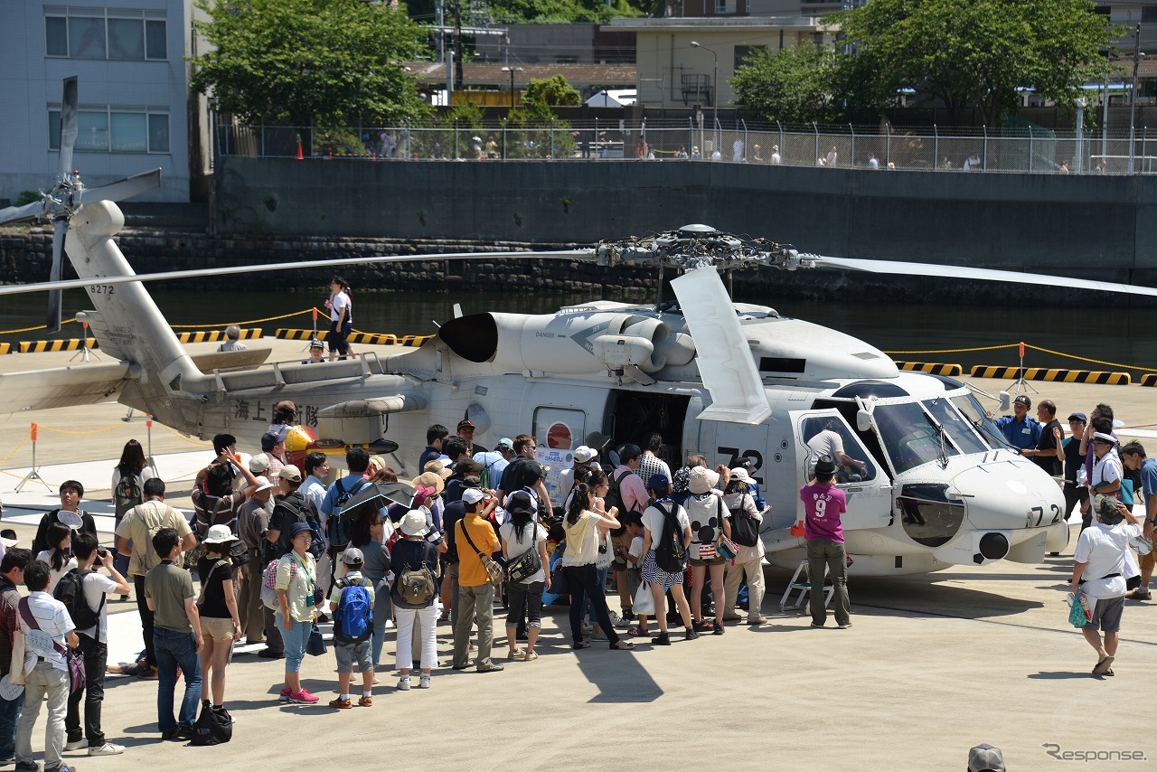 6月14日から始まった「よこすかYYのりものフェスタ2014」。海上自衛隊横須賀地方総監部は護衛艦や哨戒ヘリを公開した。