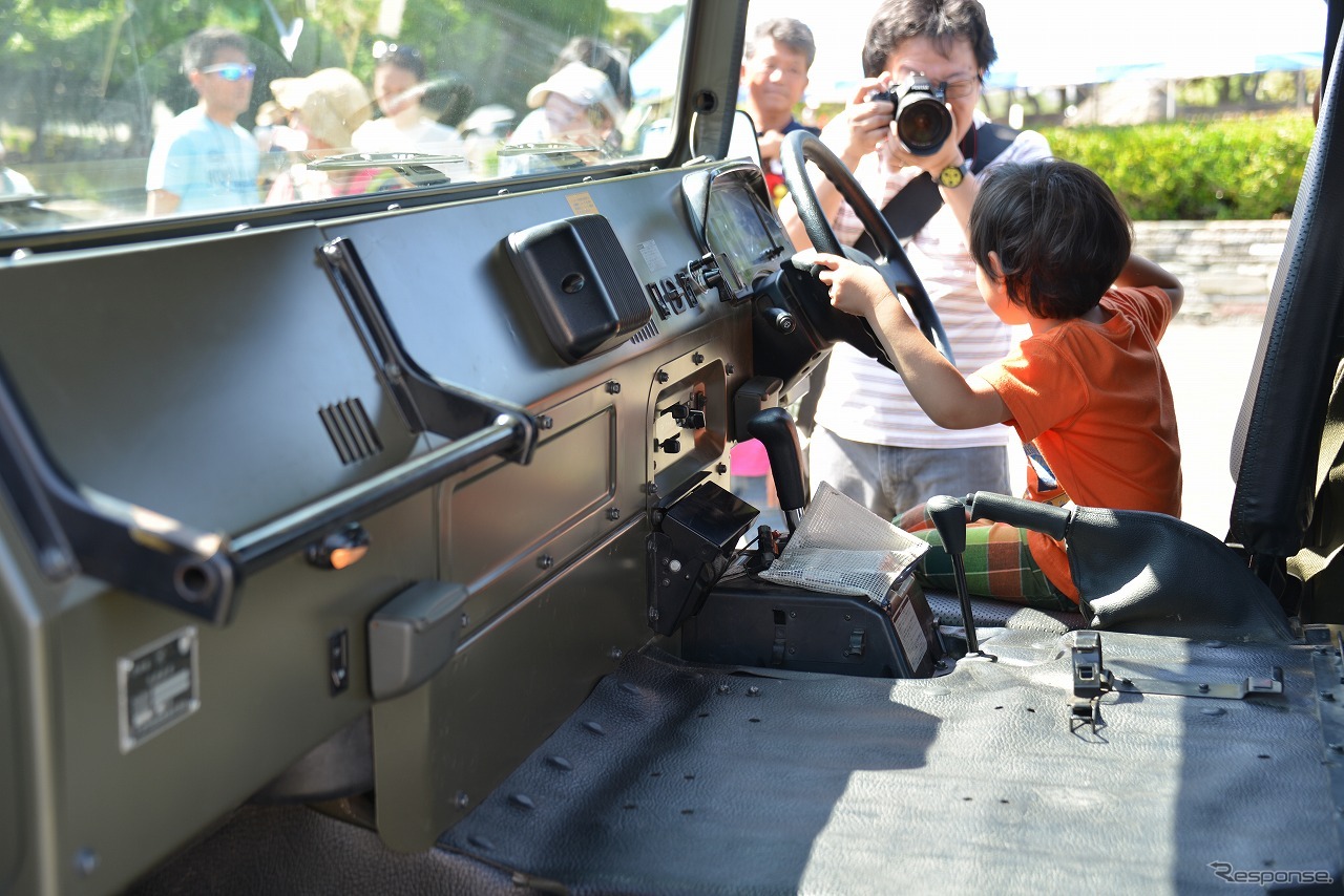 6月14日から始まった「よこすかYYのりものフェスタ2014」。海上自衛隊横須賀地方総監部は護衛艦や哨戒ヘリを公開した。