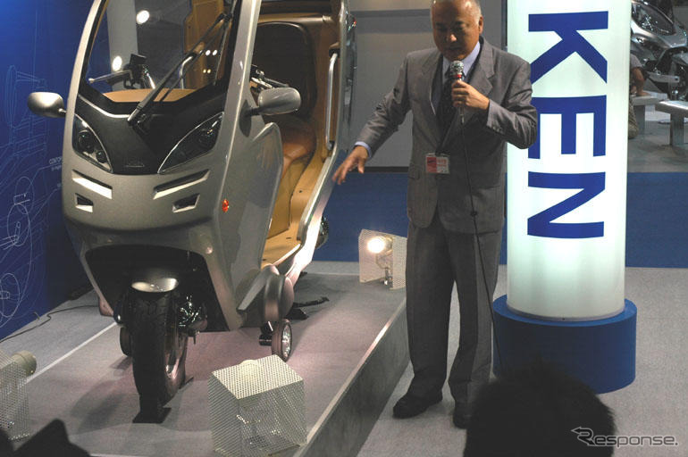 【東京モーターショー05】立ちコケしない2輪車…動研