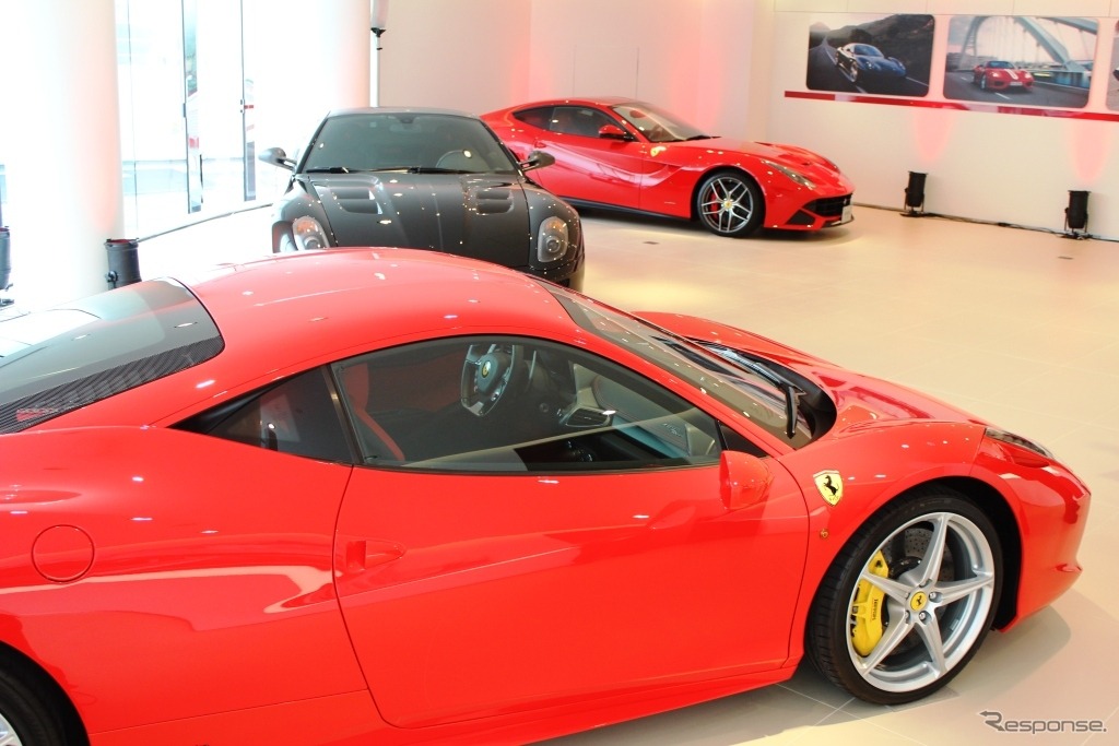 フェラーリの正規ディーラー、ROSSO SCUDERIAオープン