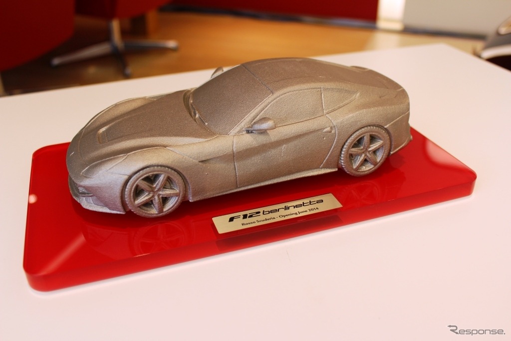 フェラーリの正規ディーラー、ROSSO SCUDERIAオープン