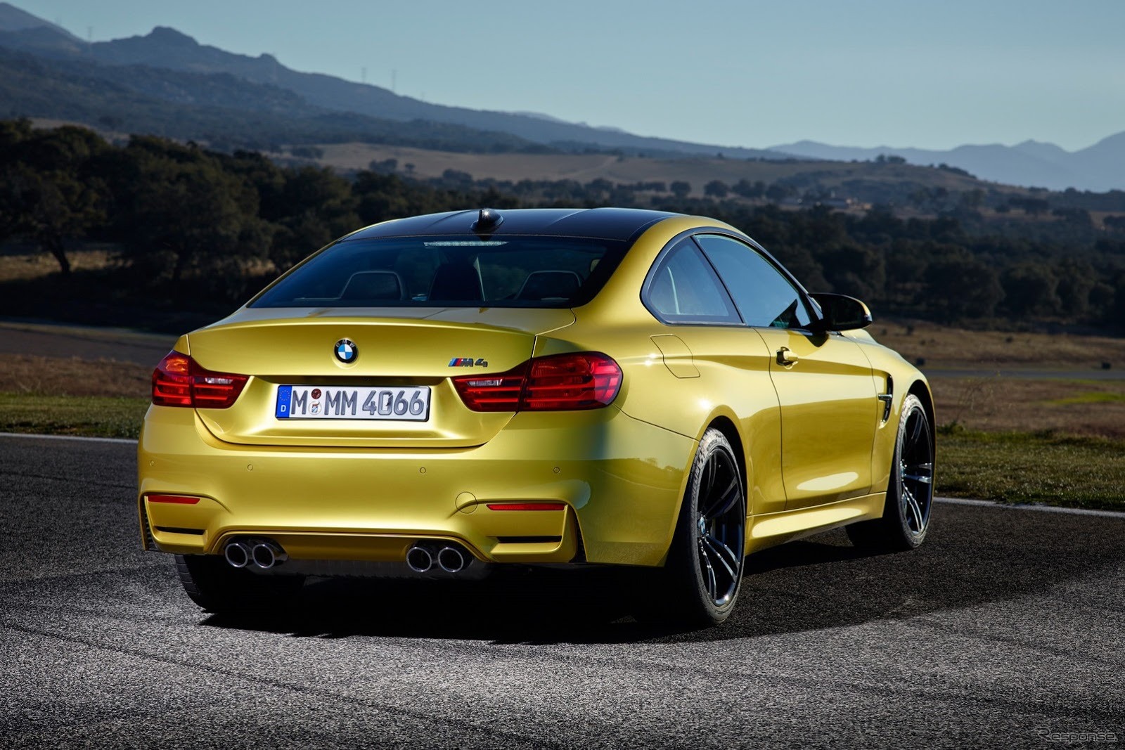 BMW M4クーペ