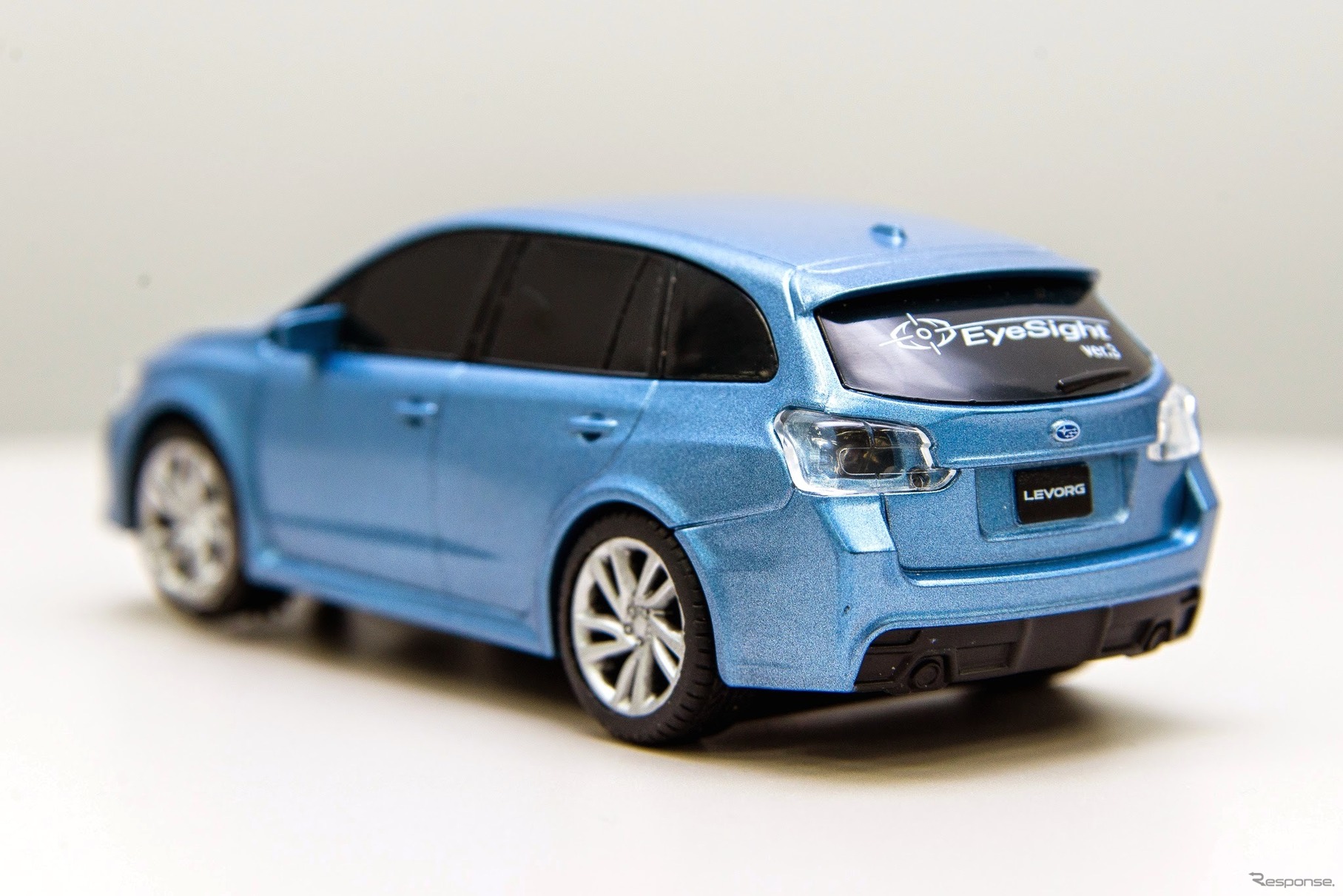 スバル レヴォーグ ぶつからない!?　ミニカー