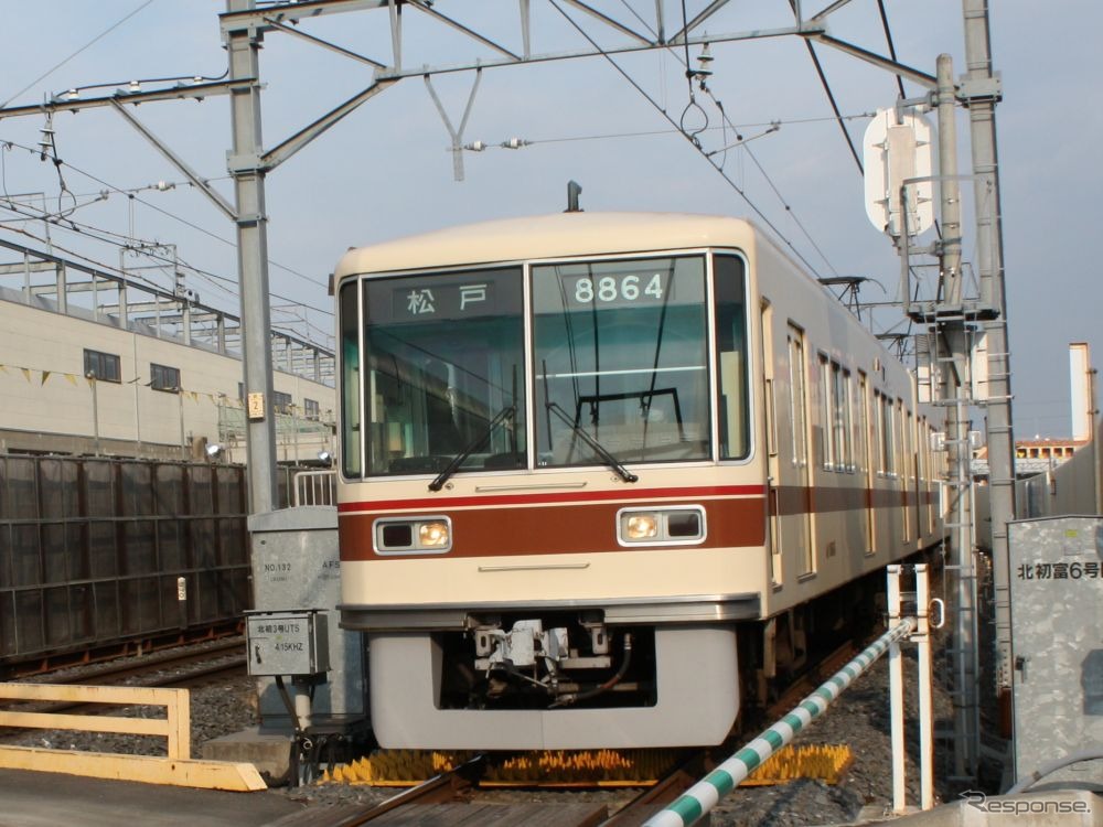 新京成電鉄の8800形電車。