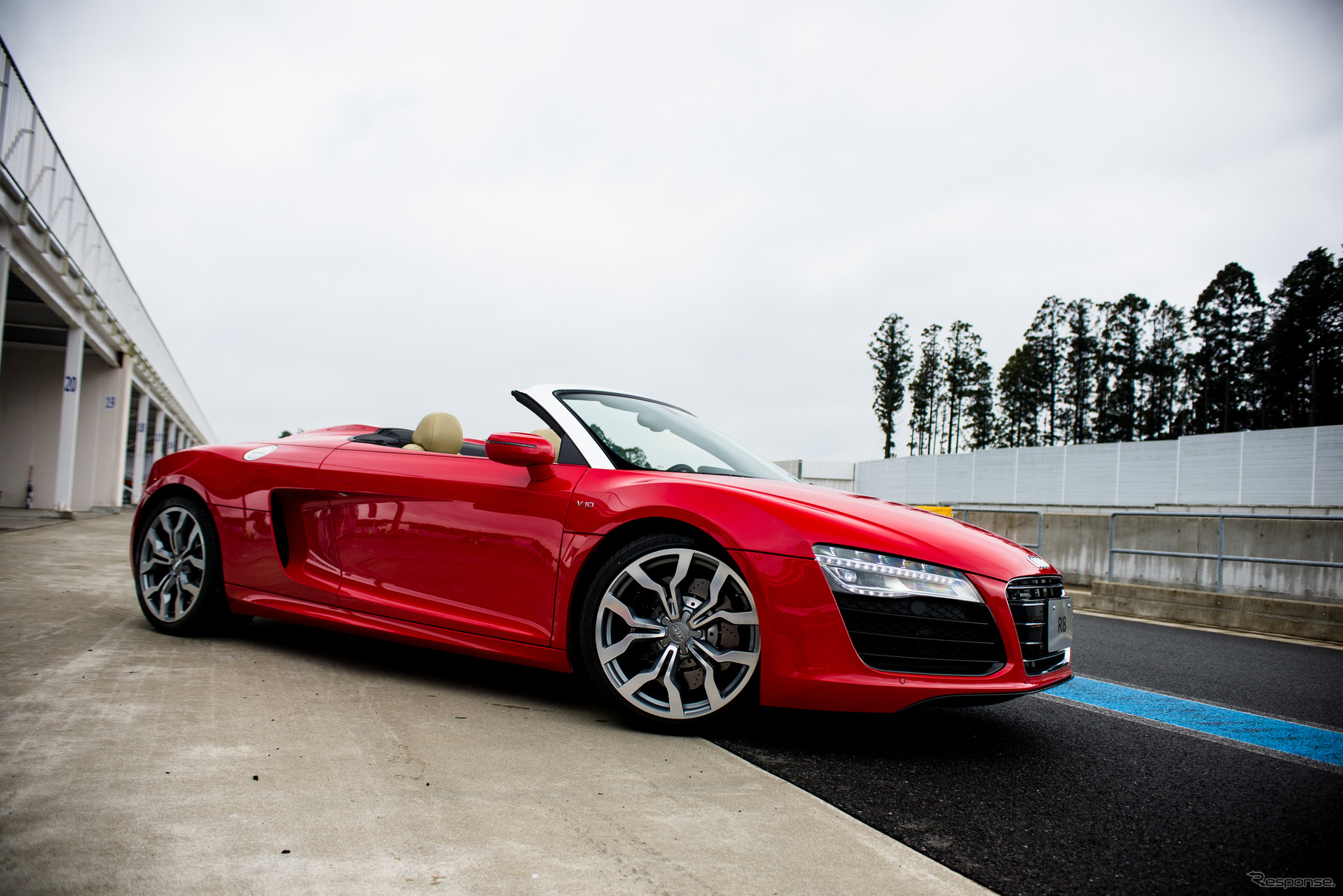 アウディ・R8 スパイダー 5.2 FSI quattro（参考画像）