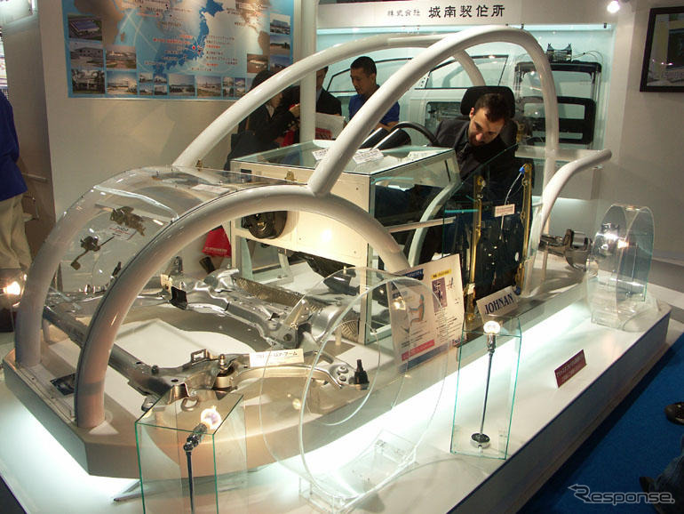 【東京モーターショー05】ドライバーの体格差をカバーする最終兵器!?