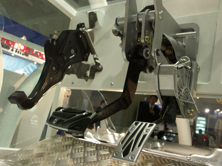 【東京モーターショー05】ドライバーの体格差をカバーする最終兵器!?