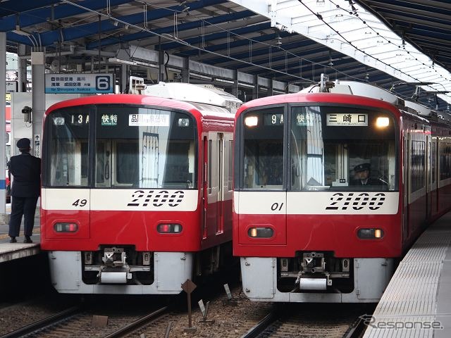 京急の車両は赤をベースに白を加えた2色の塗装を基本としている。