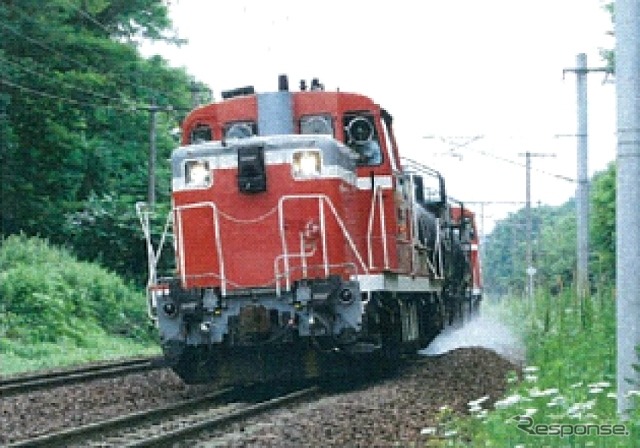 JR北海道が2000年度から運転してきた「散水列車」。レール管理の強化により本年度以降の運行を取りやめる。