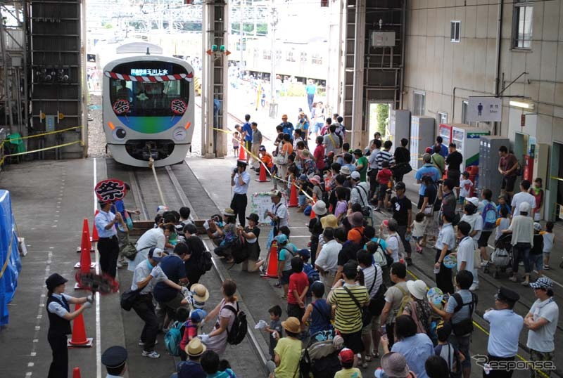 昨年の「南入曽車両基地 電車夏まつり2013」の様子。今年は8月23日に実施する。