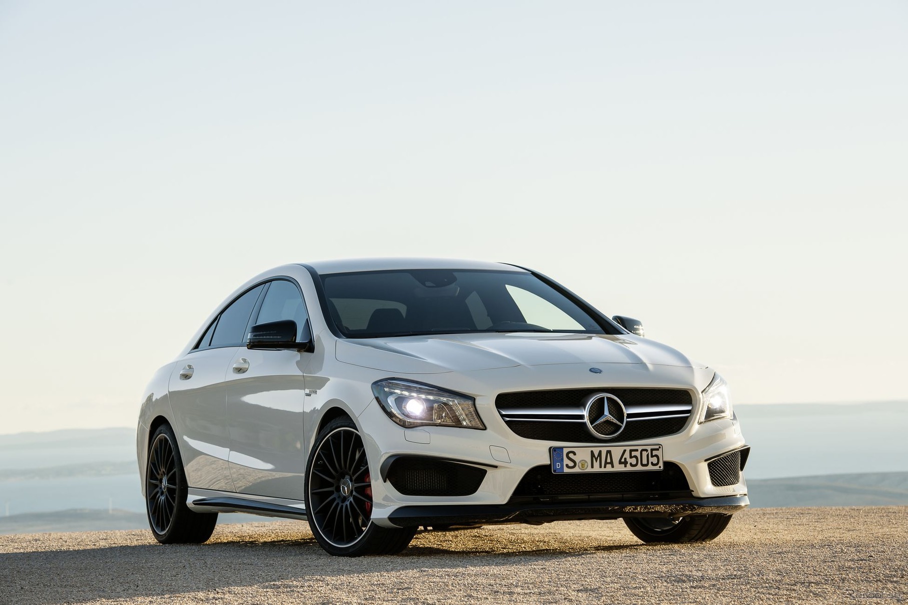 メルセデスベンツ CLA 45 AMG