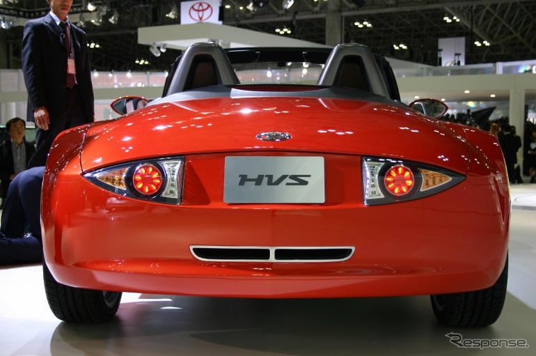 【東京モーターショー05】写真蔵…ダイハツ HVS、大人の香り漂うオープン
