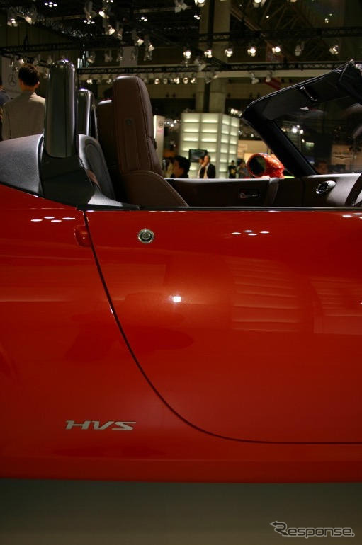 【東京モーターショー05】写真蔵…ダイハツ HVS、大人の香り漂うオープン