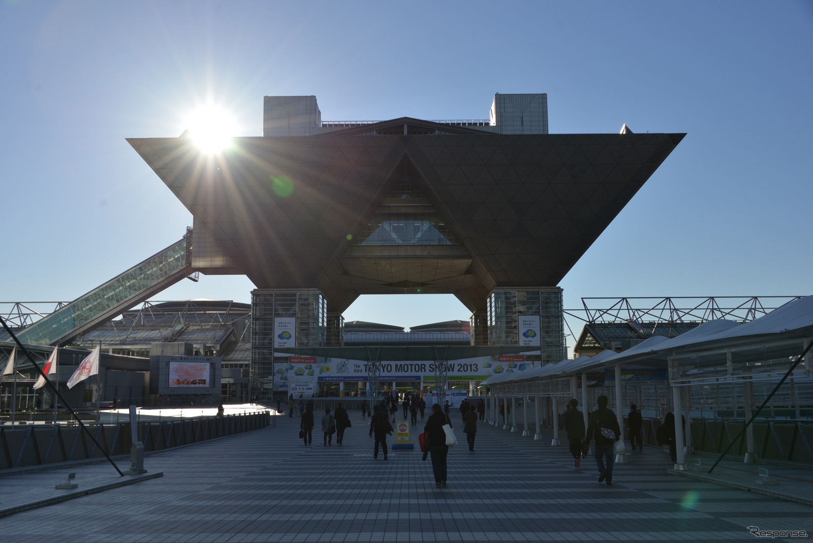 コミックマーケットが開催される東京ビッグサイト。りんかい線の国際展示場駅から徒歩約7分の場所にある。