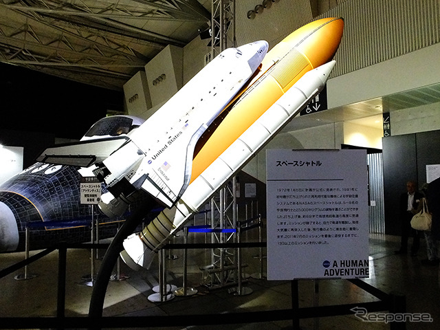 スペースシャトルの模型も展示