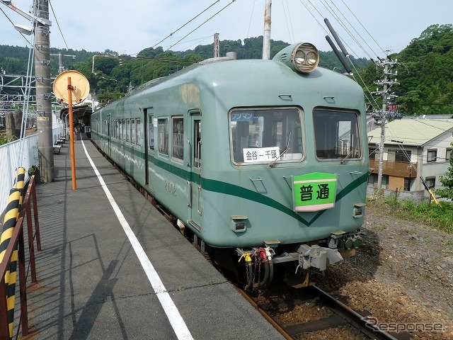 大井川鐵道は臨時急行の運転日と運転時刻を変更する。電車2両編成で運転するが使用形式に関する案内はない。写真は2両編成の21001系。
