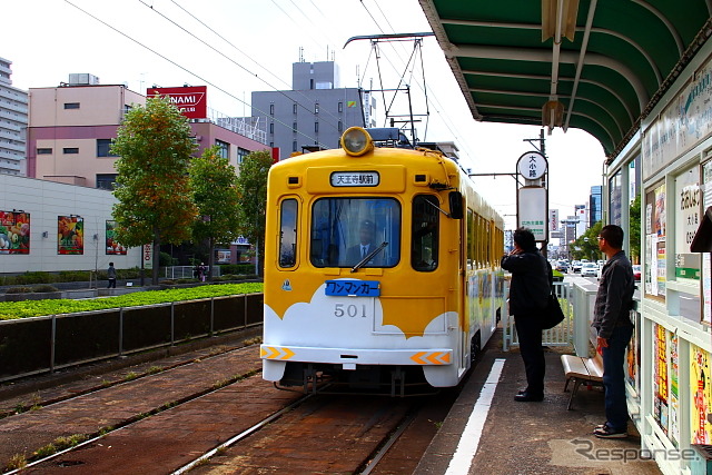 阪堺電軌は2015年カレンダーで使用する写真のフォトコンテストを行っている。写真は阪堺電軌の大小路停留場。
