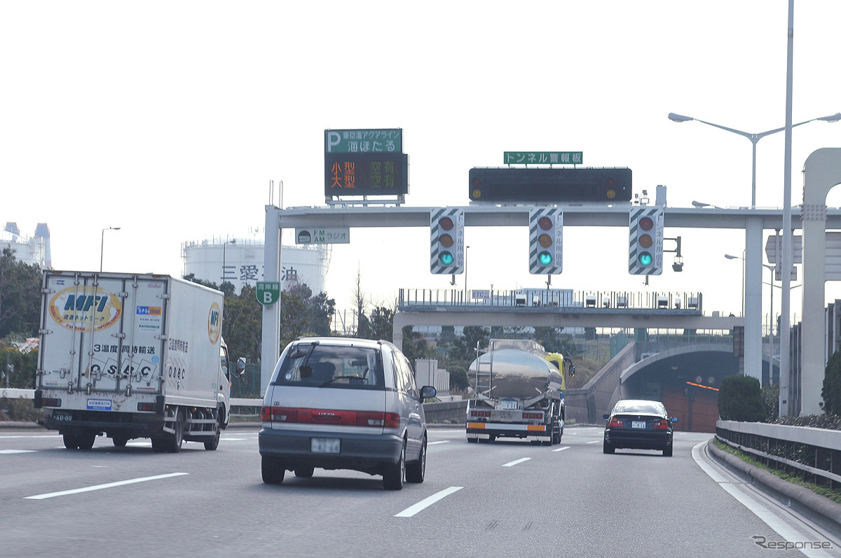 お盆の高速道路、下り線の渋滞ピークは8月13日、上りは8月16日