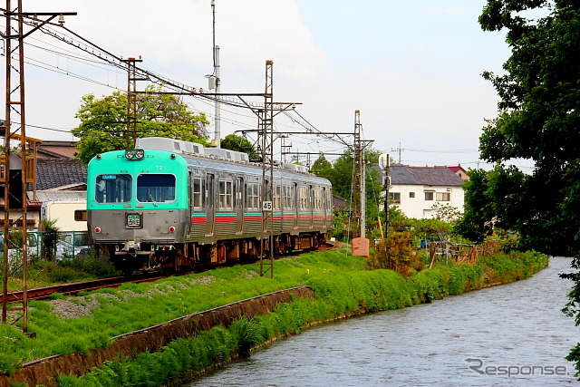 上毛電鉄の電車。Googleがこのほど公開した検索アプリの使い方を紹介する動画で、同電鉄の富士山下駅が取り上げられている。