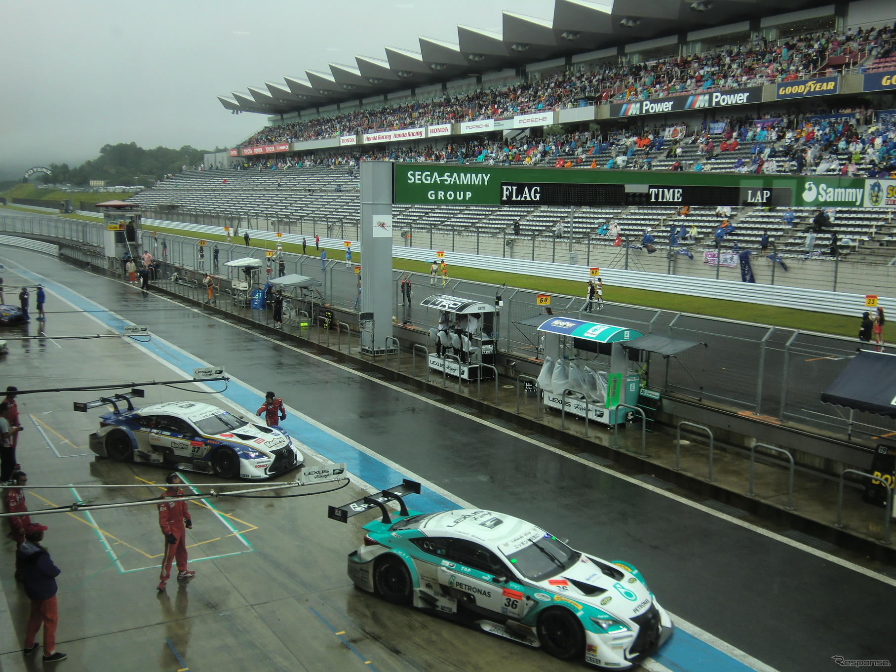 #36 RC F（手前）は決勝5位。